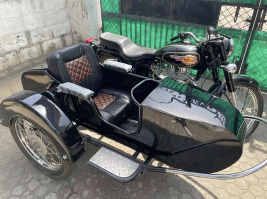 Motorcycle equipped with an XYZ sidecar